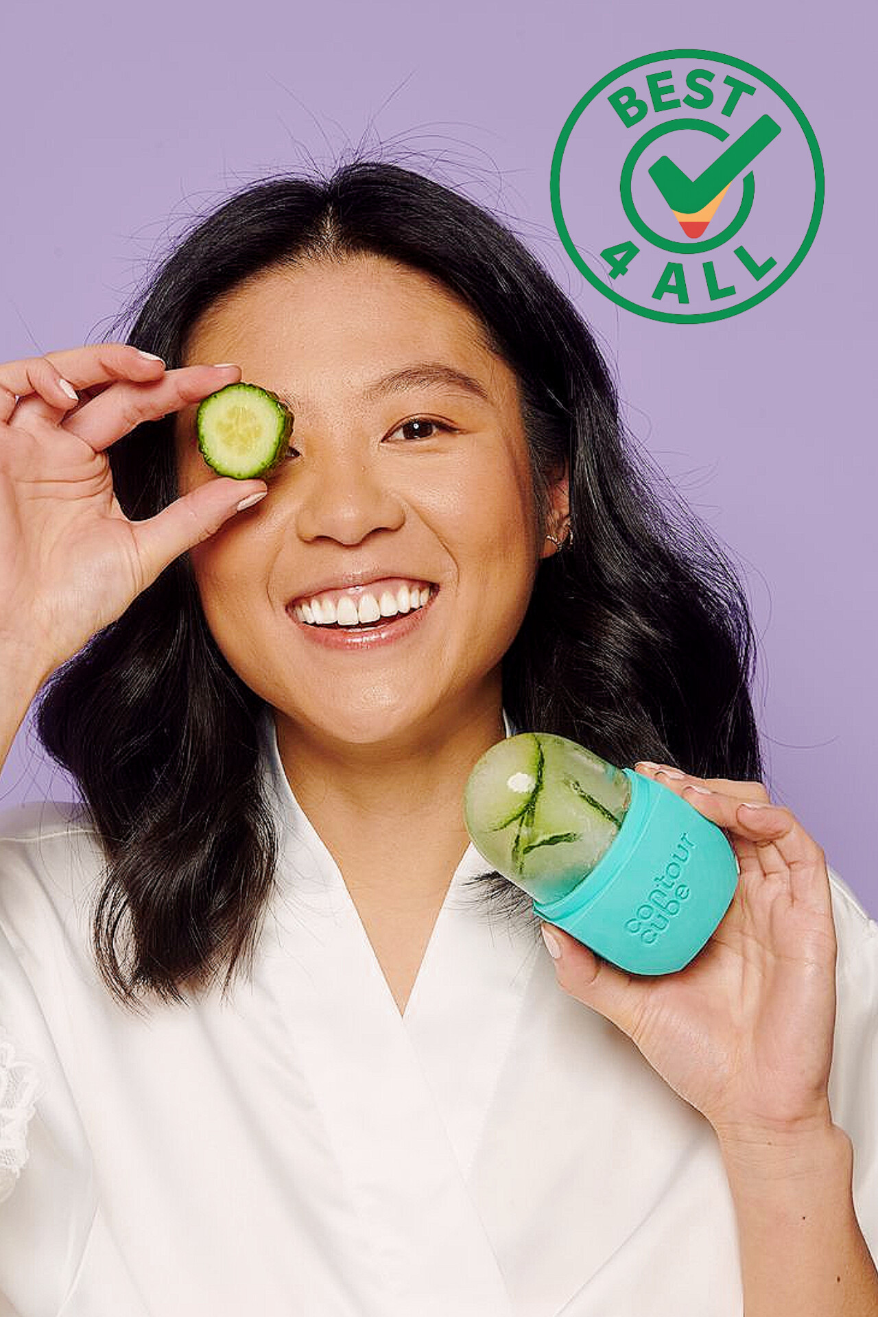 یخ تکه های خیار سبز برای کاهش التهاب و مقابله با پیری پوست